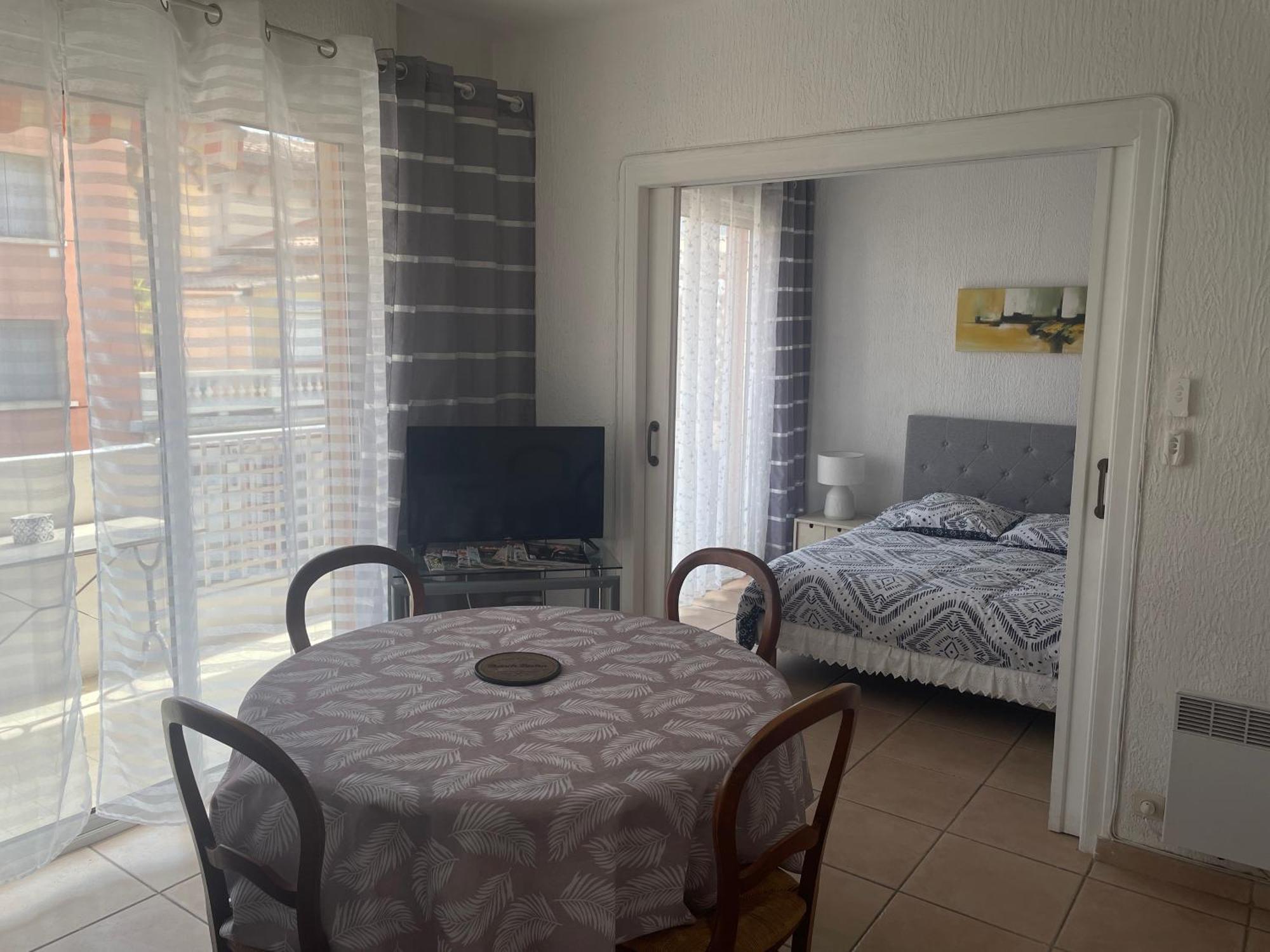 Appartement A Avec Balcon A 200m Du Port